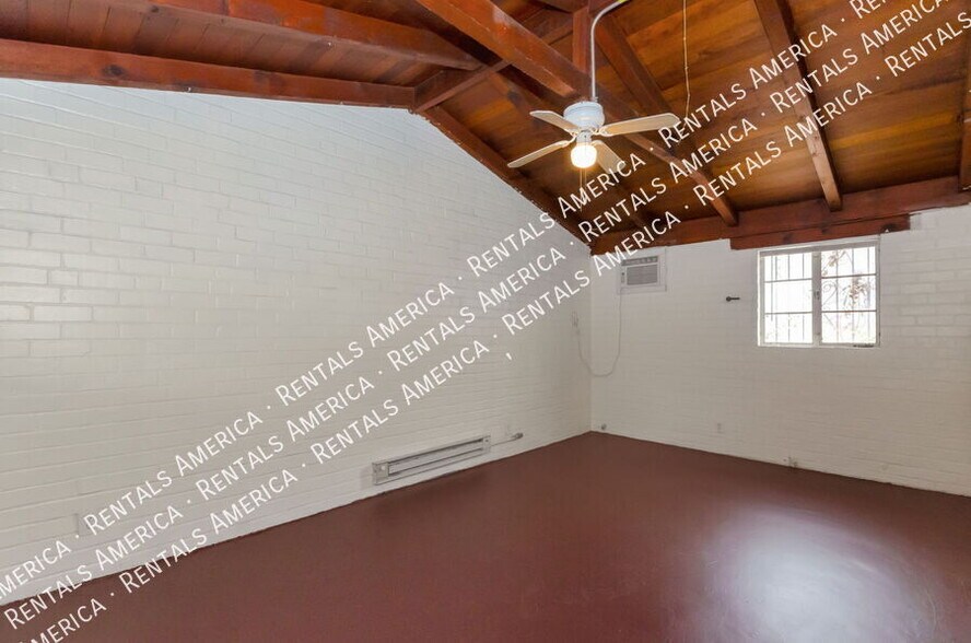 Building Photo - 947 N Alvernon Way