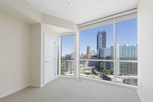 Building Photo - 10 Terminus Luxury 2 Bedroom Condo in Hear...