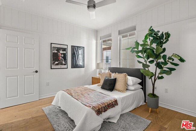 Building Photo - 5935 Playa Vista Dr