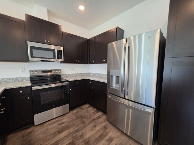 Building Photo - 222 Clement Lp