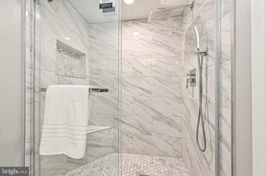 Building Photo - 12001 Ridge Knoll Dr