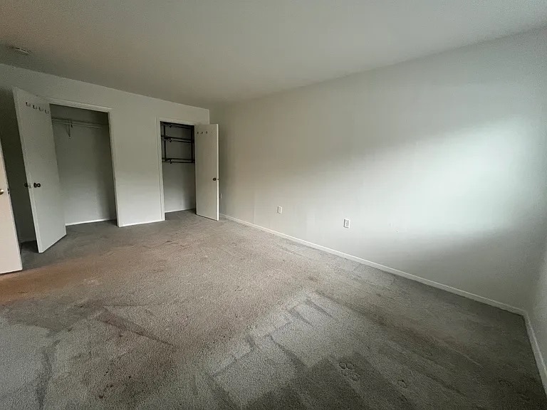 Main Bedroom (w/ 2 closets) - 5113 Crossfield Ct