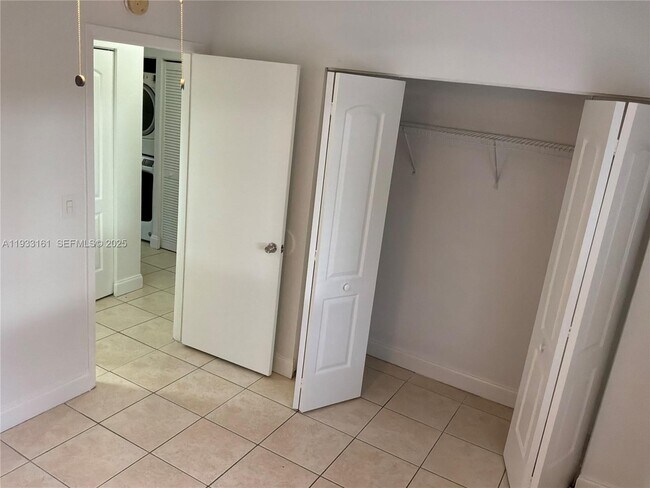 Building Photo - 6051 10th Ave N