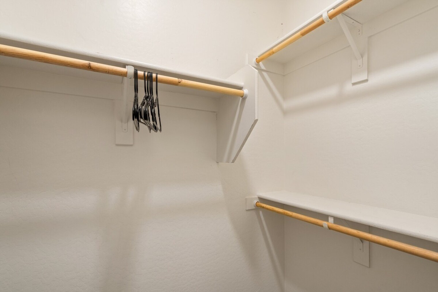 Building Photo - 6606 W Paradise Ln