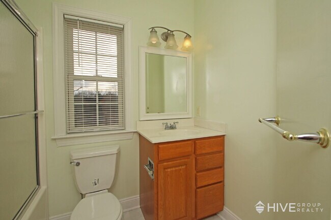 Building Photo - Peaceful One-Level Living with Mountain Views