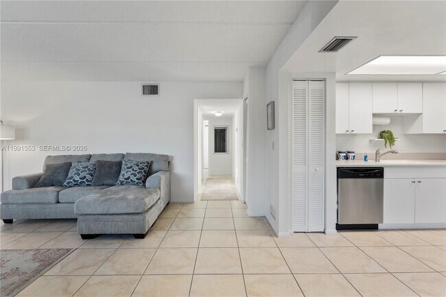 Building Photo - 1145 N Shannon Ave