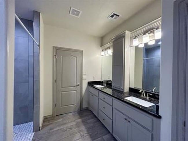 Building Photo - 4 Bedroom