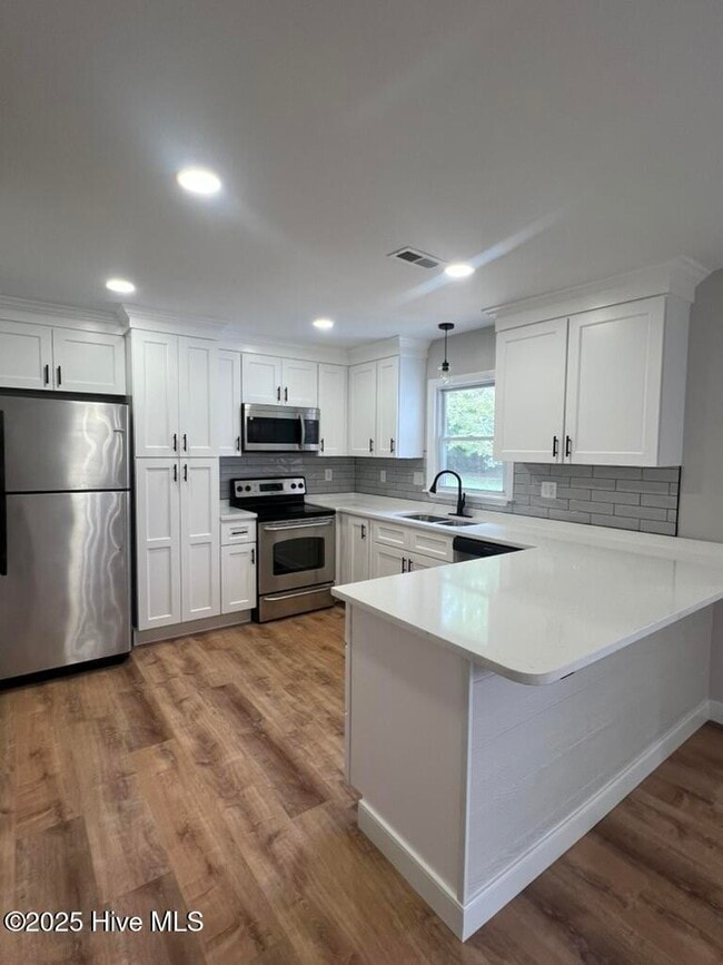 Building Photo - 10501 NC-211