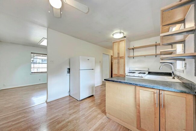 Building Photo - 1805 Mohle Dr