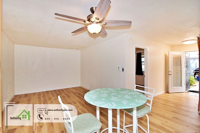 Building Photo - 864 Loma St