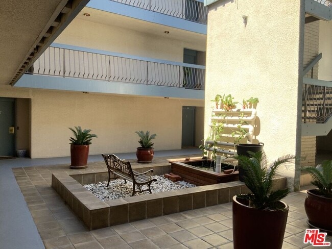 Building Photo - 5650 Cambridge Way