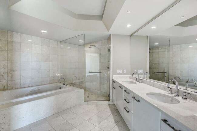 Building Photo - Turnberry Towers 4305W-Strip/City Views from this Stunning 3Bd/2.5Ba Residence