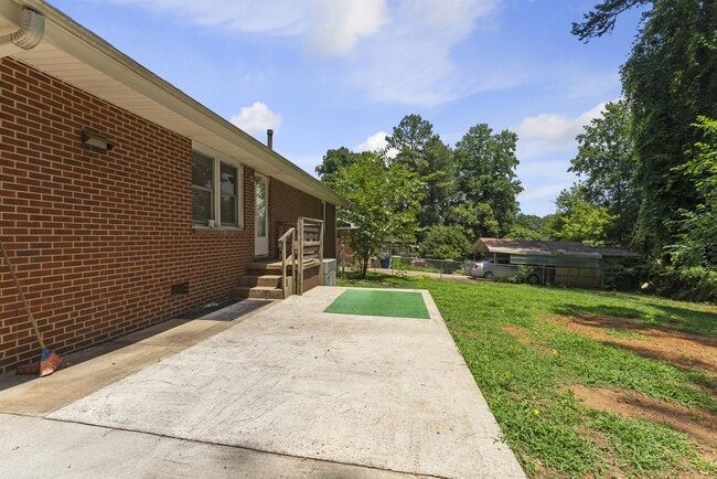 Building Photo - 2808 Bardwell Rd
