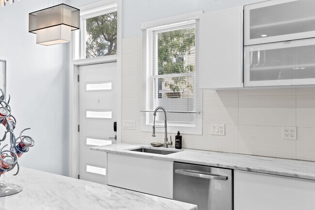 Building Photo - 108-110-110 Trenton St