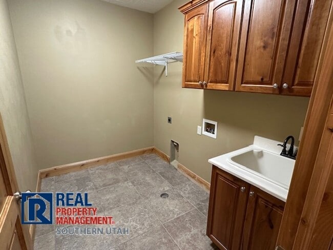 Building Photo - Village on the Heights