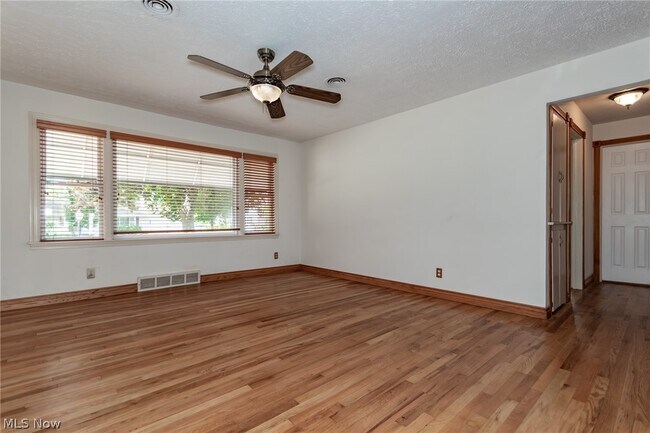 Building Photo - 8279 Westmoor Rd