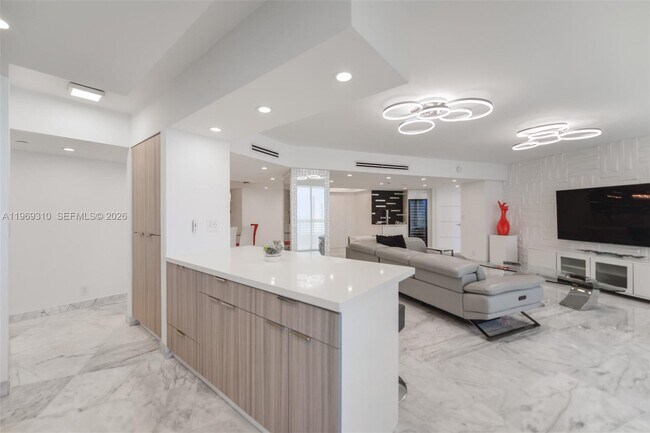 Building Photo - 19195 NE 36th Pl