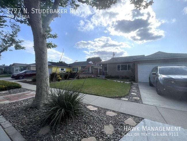 Building Photo - 3727 N Studebaker Rd