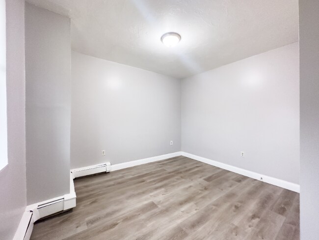 Building Photo - 572 Essex St