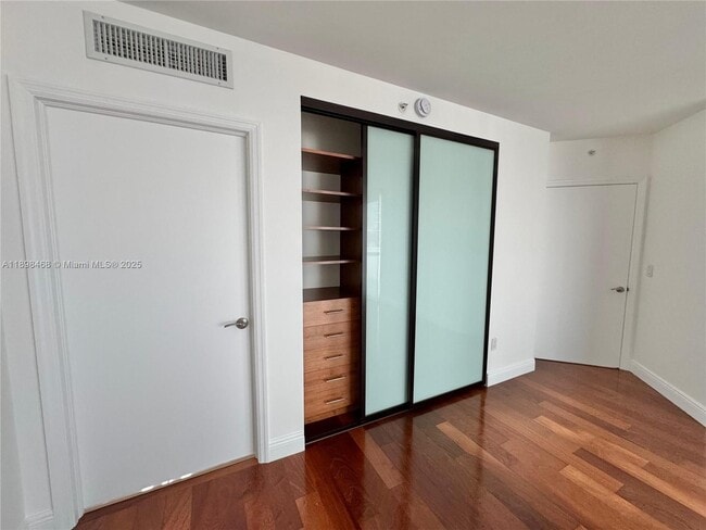 Building Photo - 16500 Collins Ave