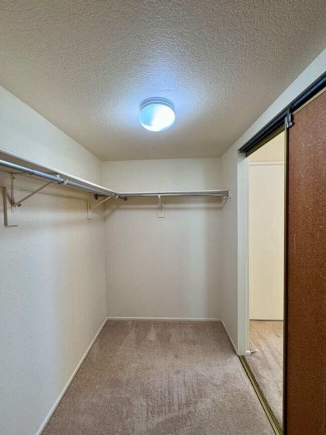 Building Photo - Spacious 3 Bedroom Home with High Ceilings...