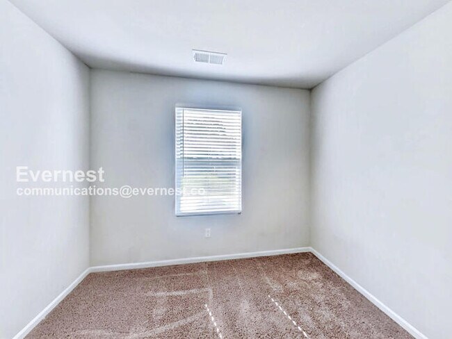 Building Photo - Limited Time Special Offer! / Lovely 3-Bedroom Home with Hookups / Pet-Friendly / Available Now!