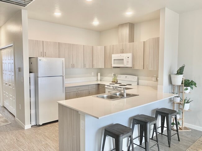 Kitchen - 4261 N Reed Ln