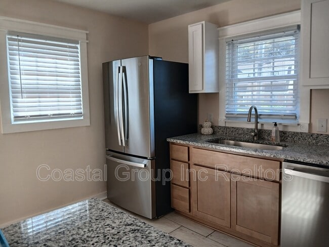 Building Photo - 220 57th St