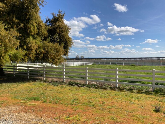 Building Photo - Custom Ranchette home available!