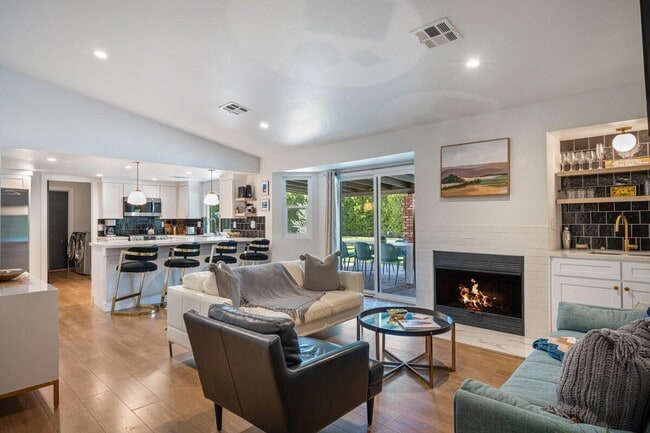 Primary Photo - 2241 N San Gorgonio Rd