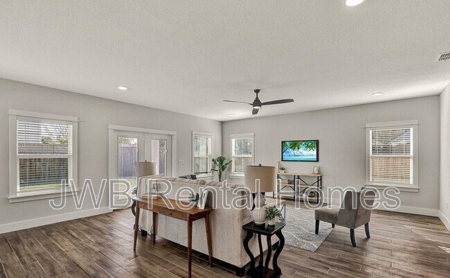 Building Photo - 1328 6th Ave N