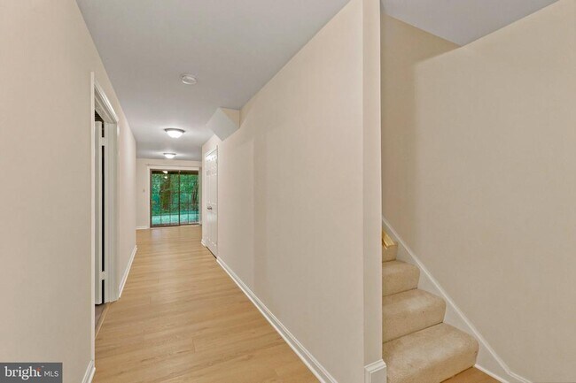 Building Photo - 7937 Valleyfield Dr