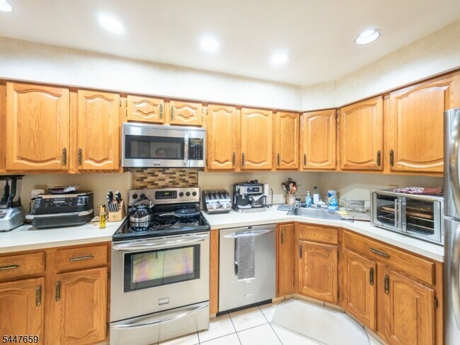 Building Photo - 6B Patrick Henry Ct