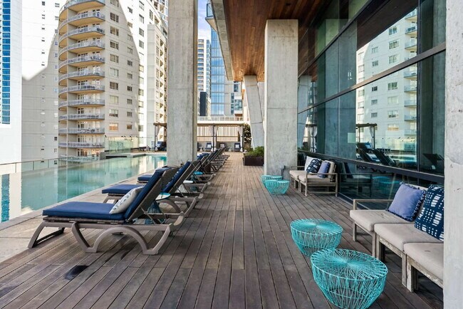 Building Photo - 70 Rainey St