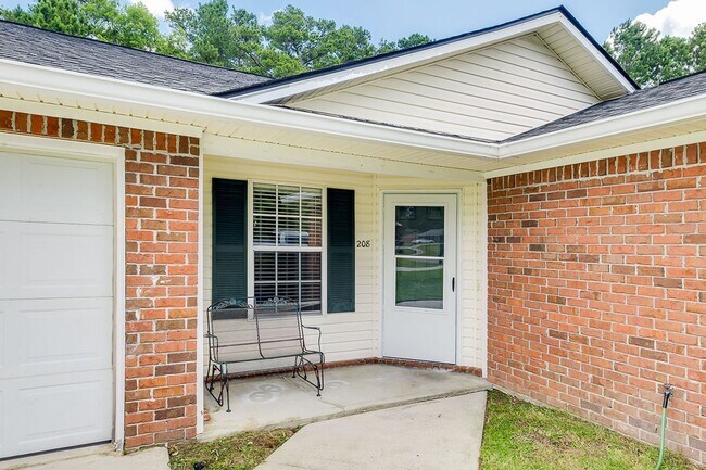 Building Photo - Spacious 3 Bedroom Home with Garage & Large Fenced Yard in Rincon