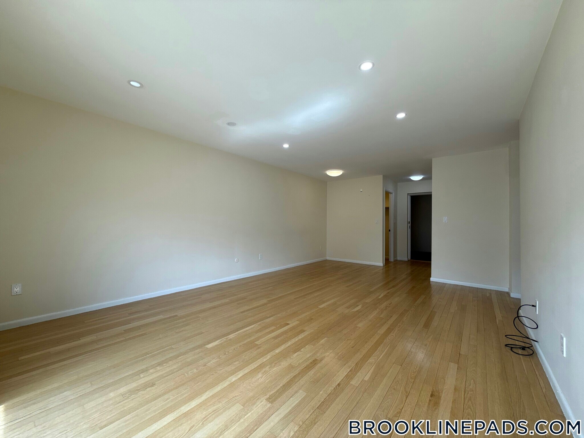 Building Photo - 35 Vernon St