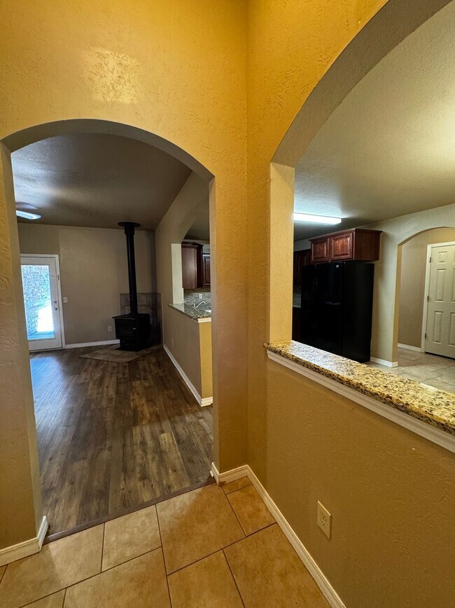 Building Photo - Located in Tradewinds! 3/2/2