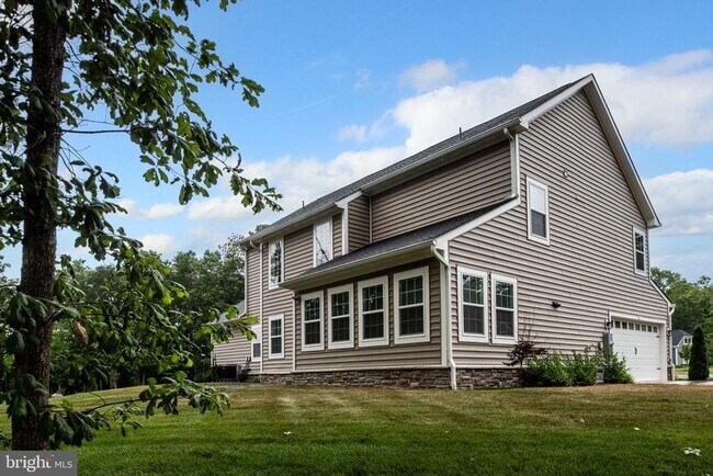 Building Photo - 11010 Southview Hl