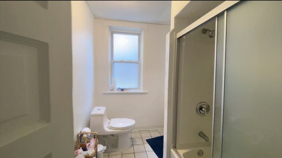 Building Photo - 218 N Craig St