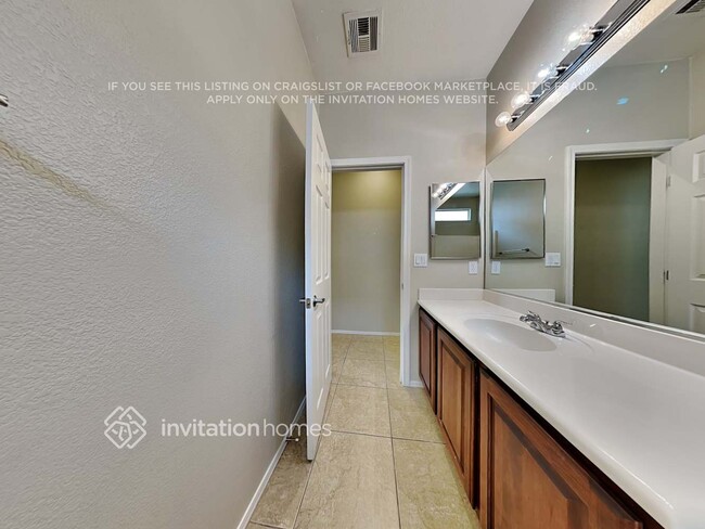 Building Photo - 7558 S Chambery Cove Ct