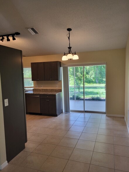 Building Photo - 10067 Topsail Ave