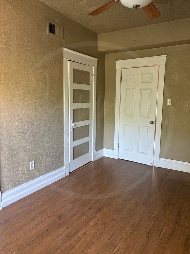 Building Photo - 1115 E 41st St