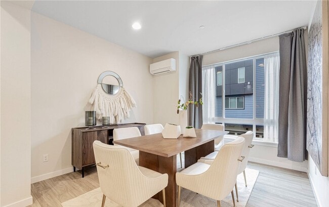 Building Photo - Modern Fully Air-Conditioned Luxury Home in Canyon Park