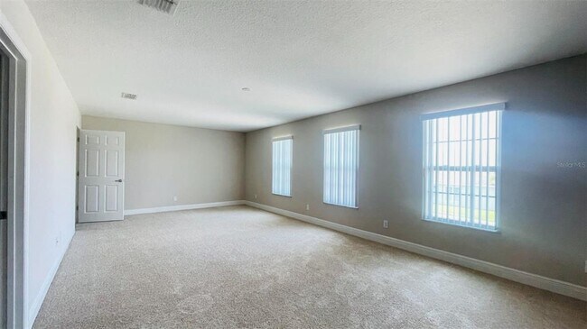 Building Photo - 1033 Vinsetta Cir
