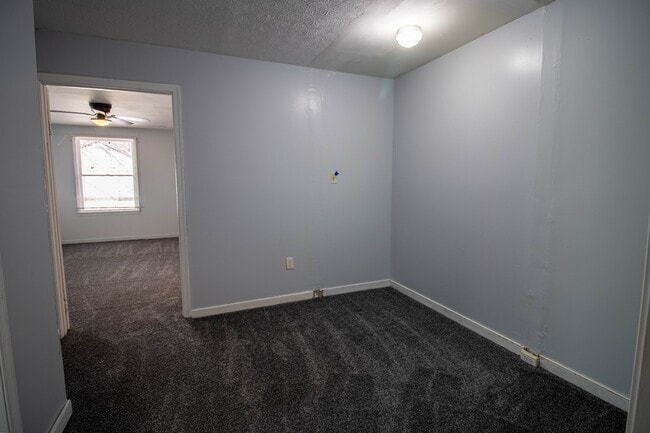 Building Photo - 822 Winnetka Ave