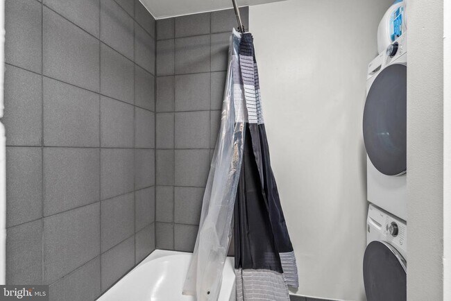 Building Photo - 200 Lincoln Ave