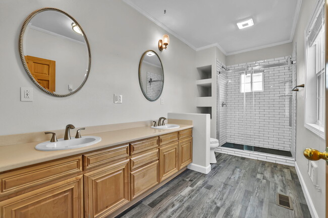 Building Photo - 6674 Chantilly Pl