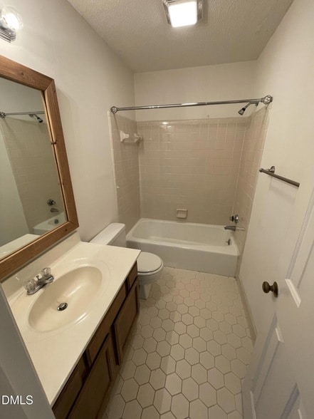 Building Photo - 121 Winners Cir