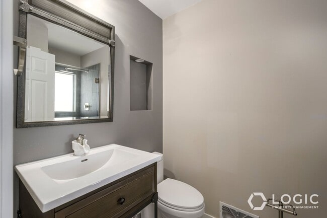 Building Photo - 195 E Roundtoft Dr