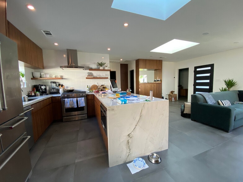 Building Photo - 2009 Warfield Ave